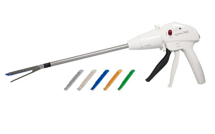 ? 鉗口閉合對組織進(jìn)行預(yù)壓榨，夾持力大，防止前口內(nèi)組織滑移
? 鉗口可以360無限旋轉(zhuǎn)，并且在90度范圍內(nèi)左右偏擺，滿足不同的臨床術(shù)式要求
? 有多種釘倉組件供選擇，滿足不同的臨床術(shù)式要求